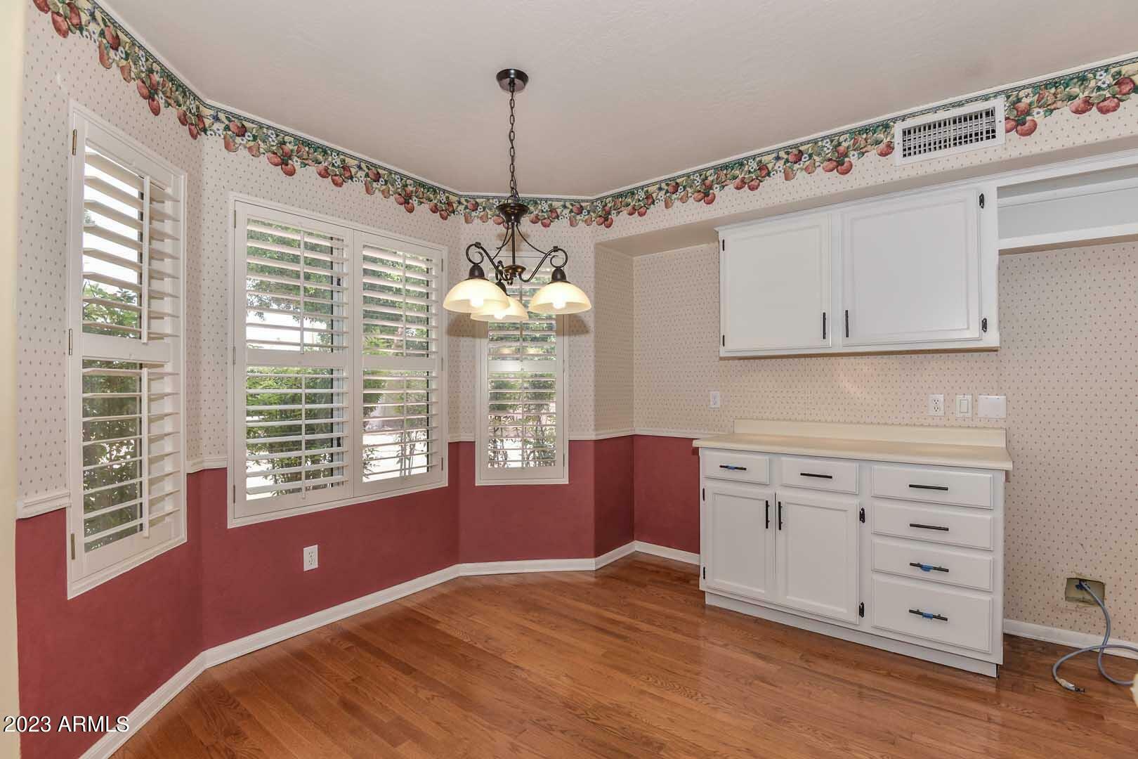 Property Photo: 302 W Aire Libre Avenue AZ 85023