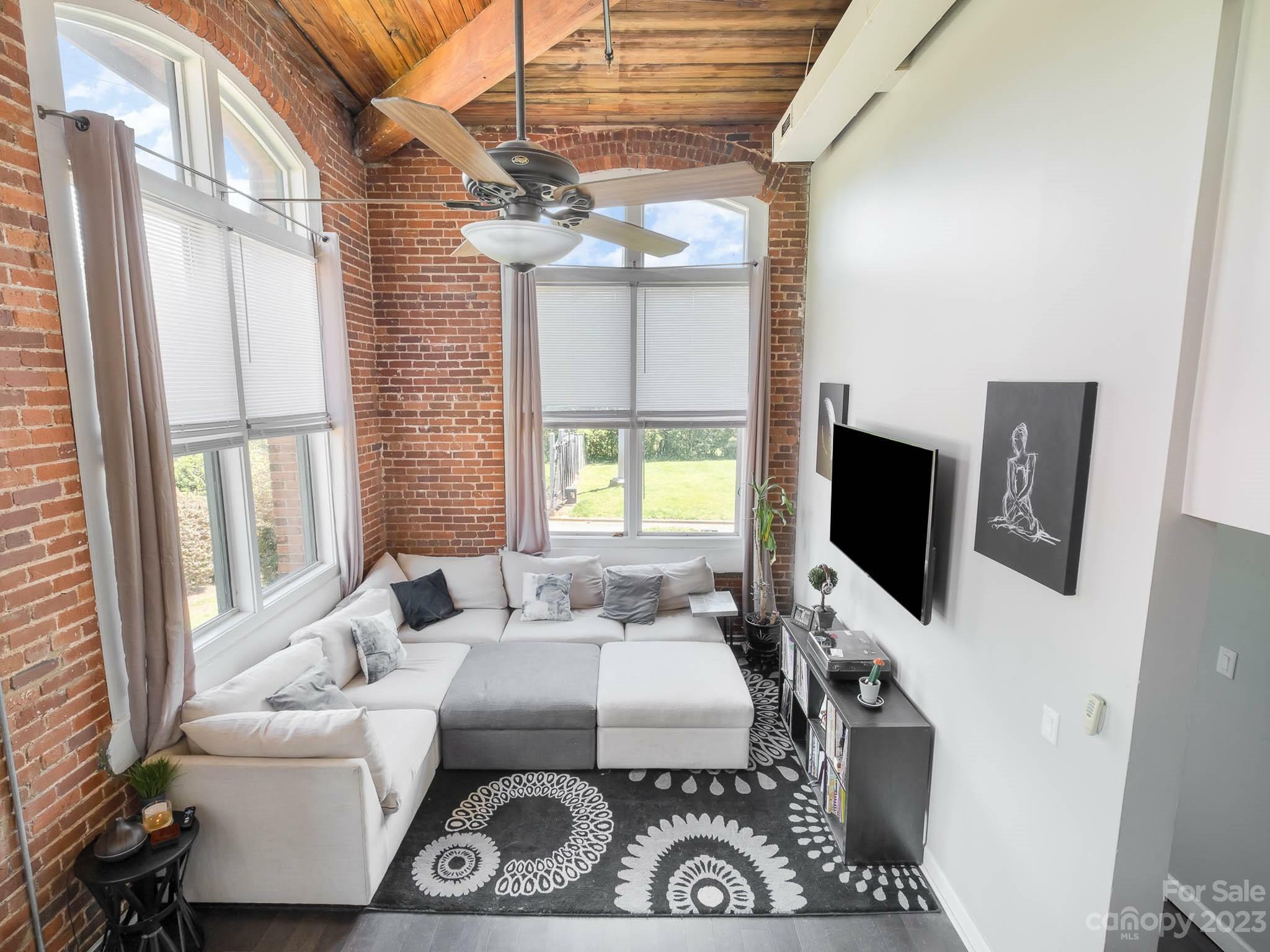 Property Photo: 201 Hoskins Road S 101 NC 28208