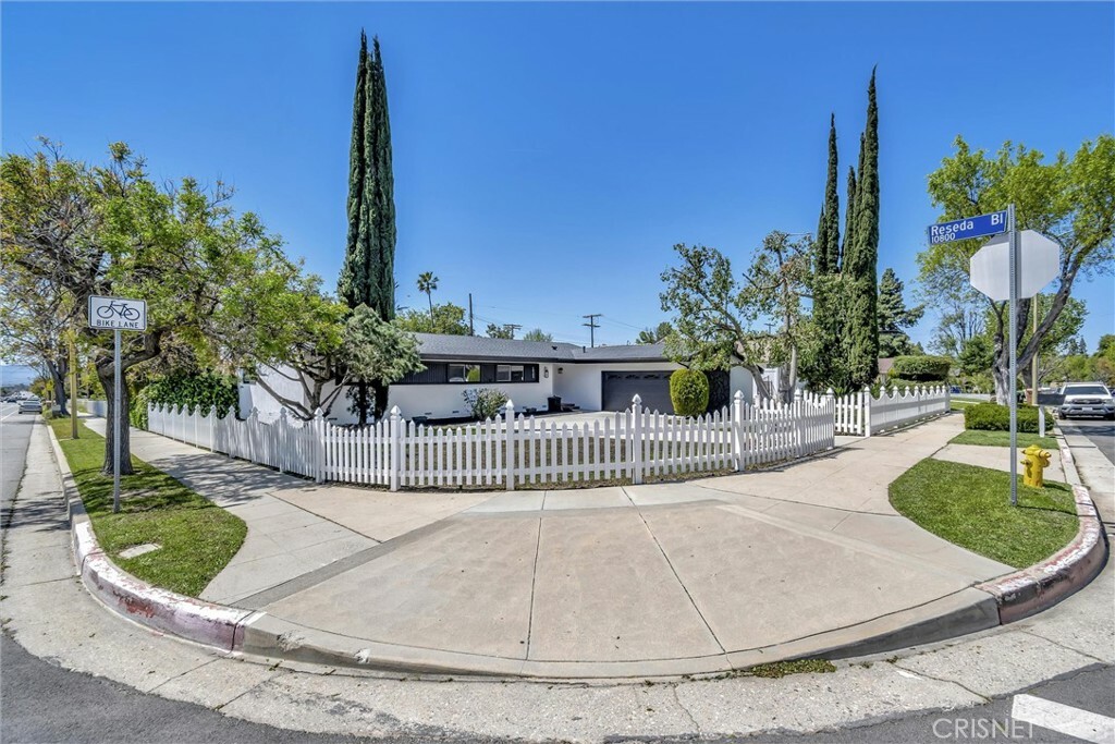Property Photo: 18500 Celtic Street CA 91326