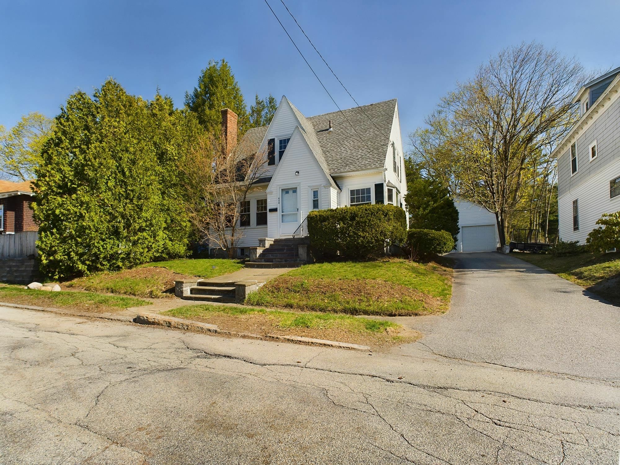 Property Photo:  608 Amherst Street  NH 03104 