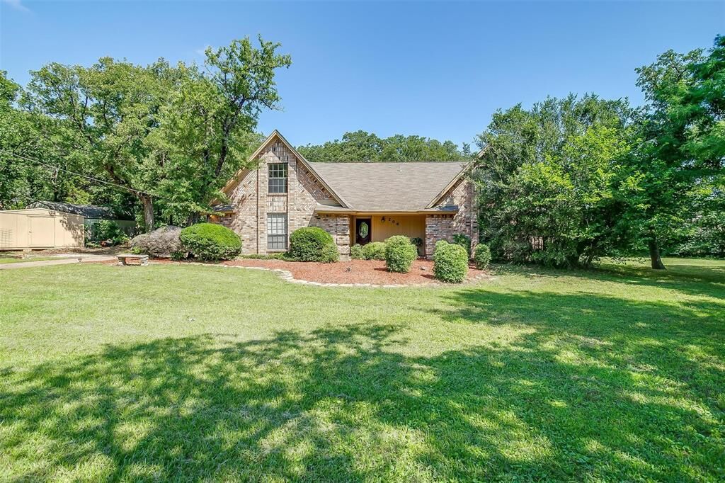 Property Photo:  208 Saddle Hills Road  TX 76028 
