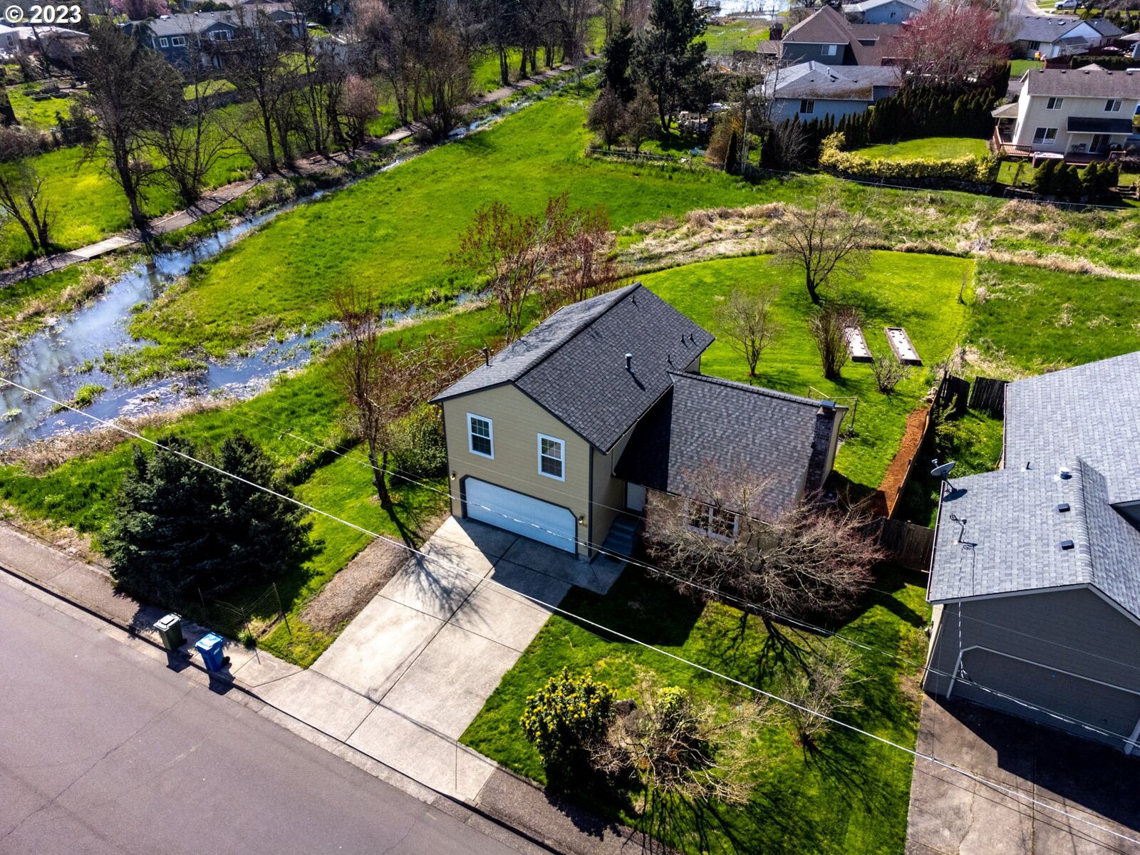 Property Photo:  980 Wilson St  OR 97071