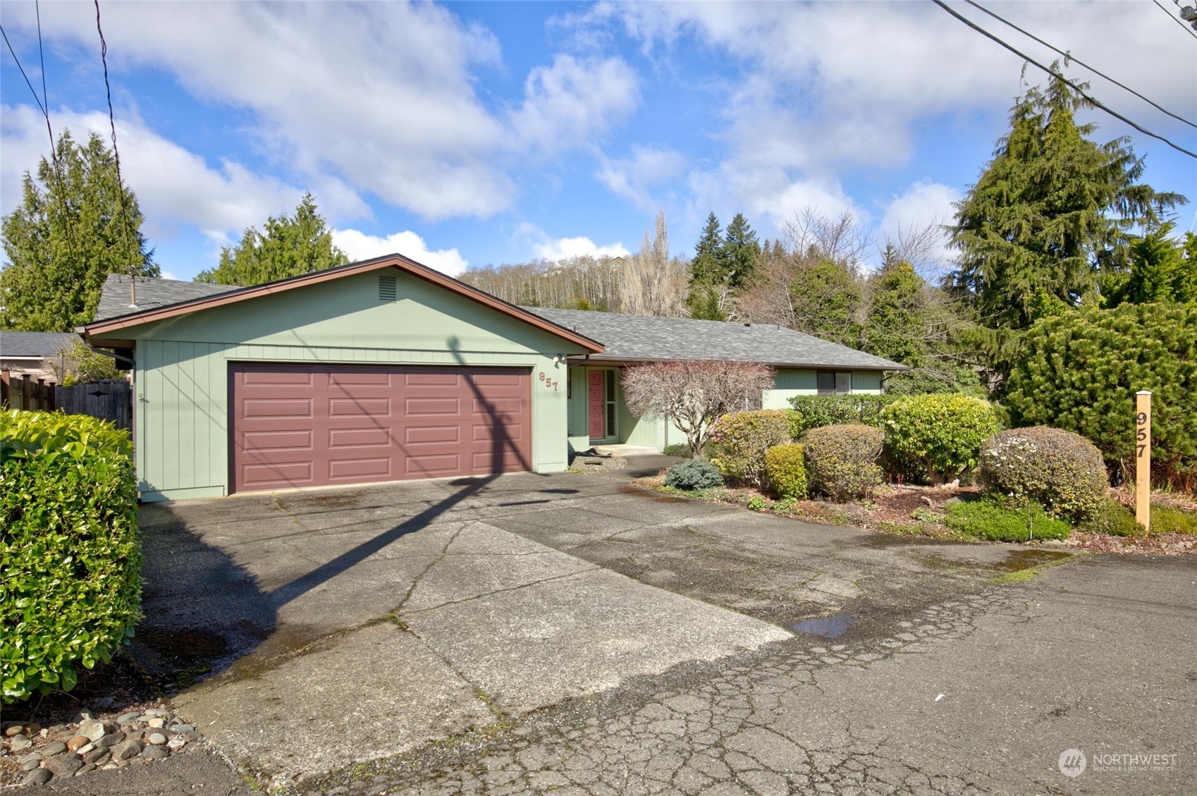 Property Photo:  957 N Thornton Street  WA 98520 