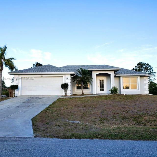 Property Photo:  1202 Venice Ave  FL 33971 