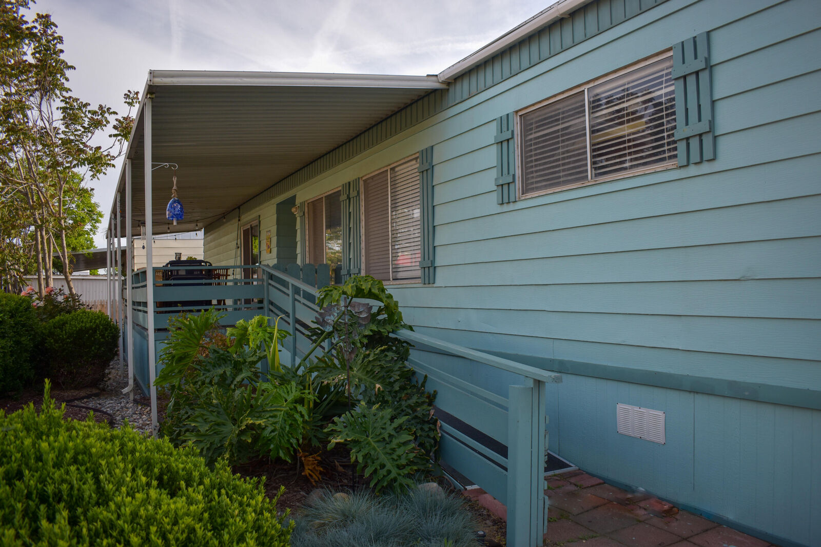 Property Photo: 415 N Akers Street 100 CA 93291