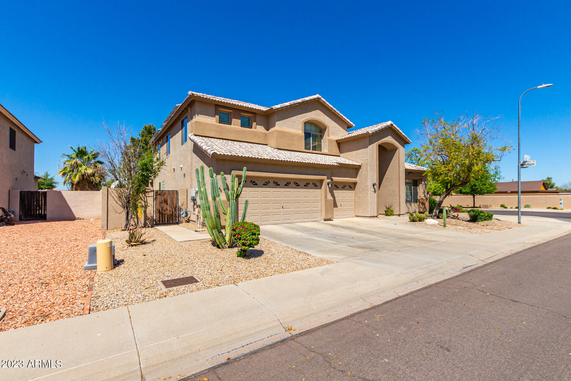 Property Photo: 7310 S 26th Lane AZ 85041