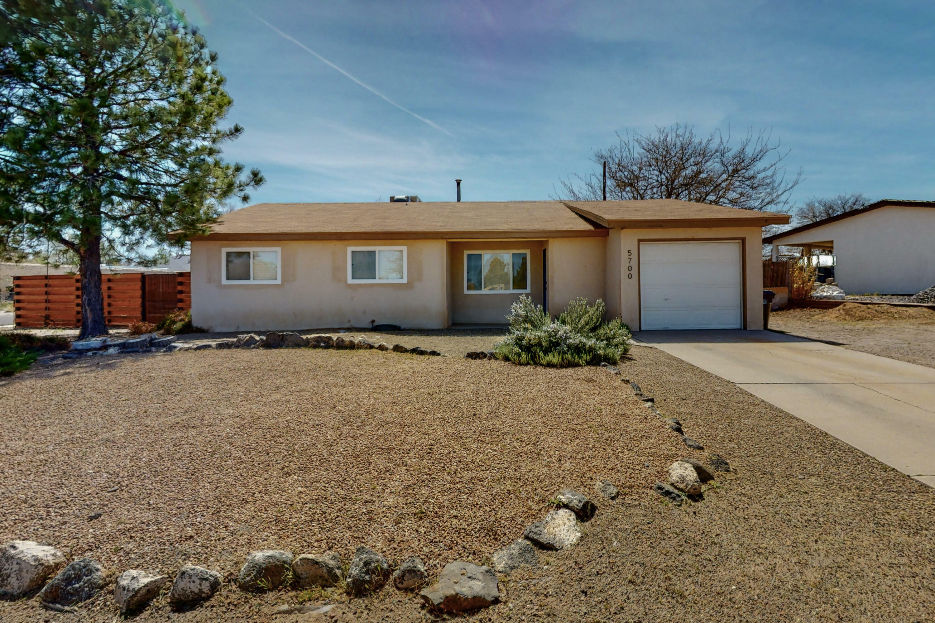 Property Photo:  5700 Avenida La Mirada Place NW  NM 87114 