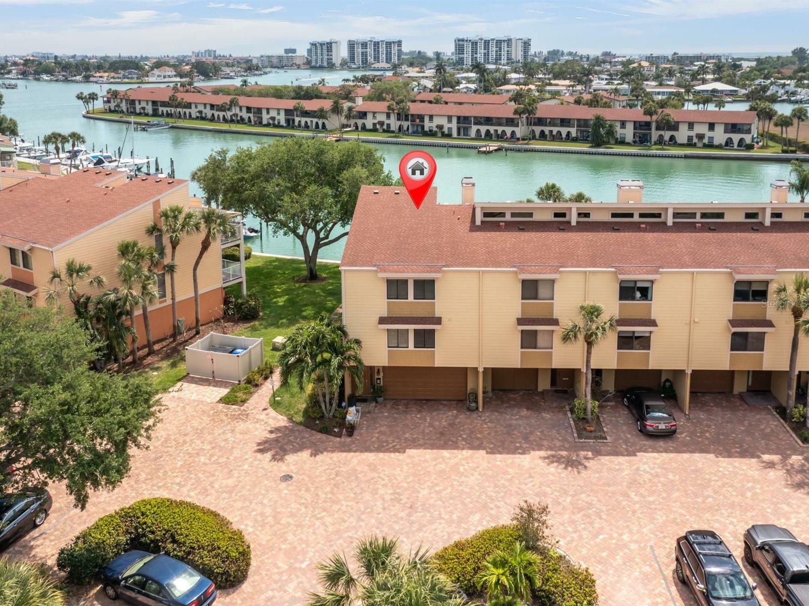 Property Photo: 463 Haven Point Drive FL 33706