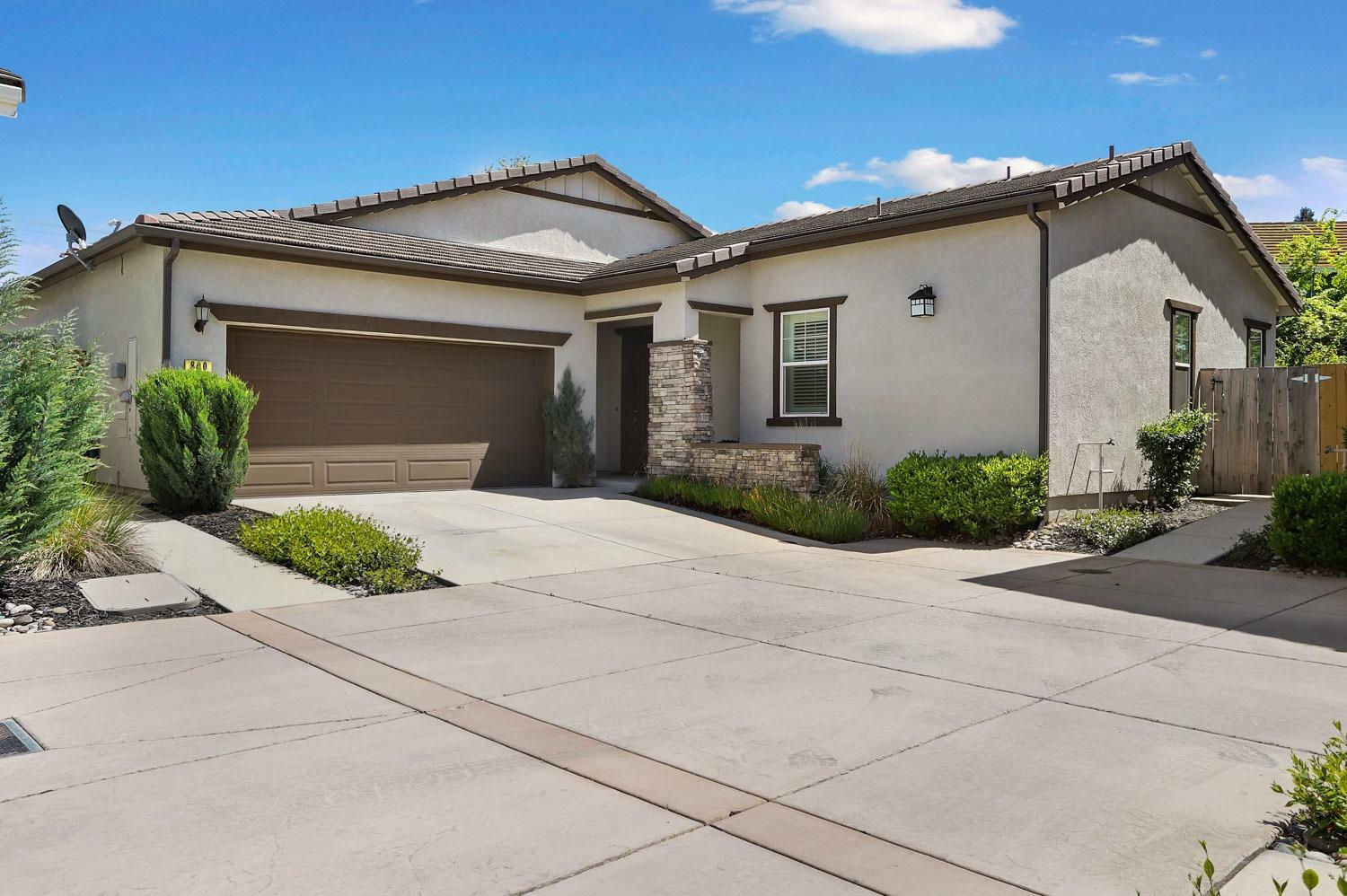Property Photo: 800 Riva Court CA 95242