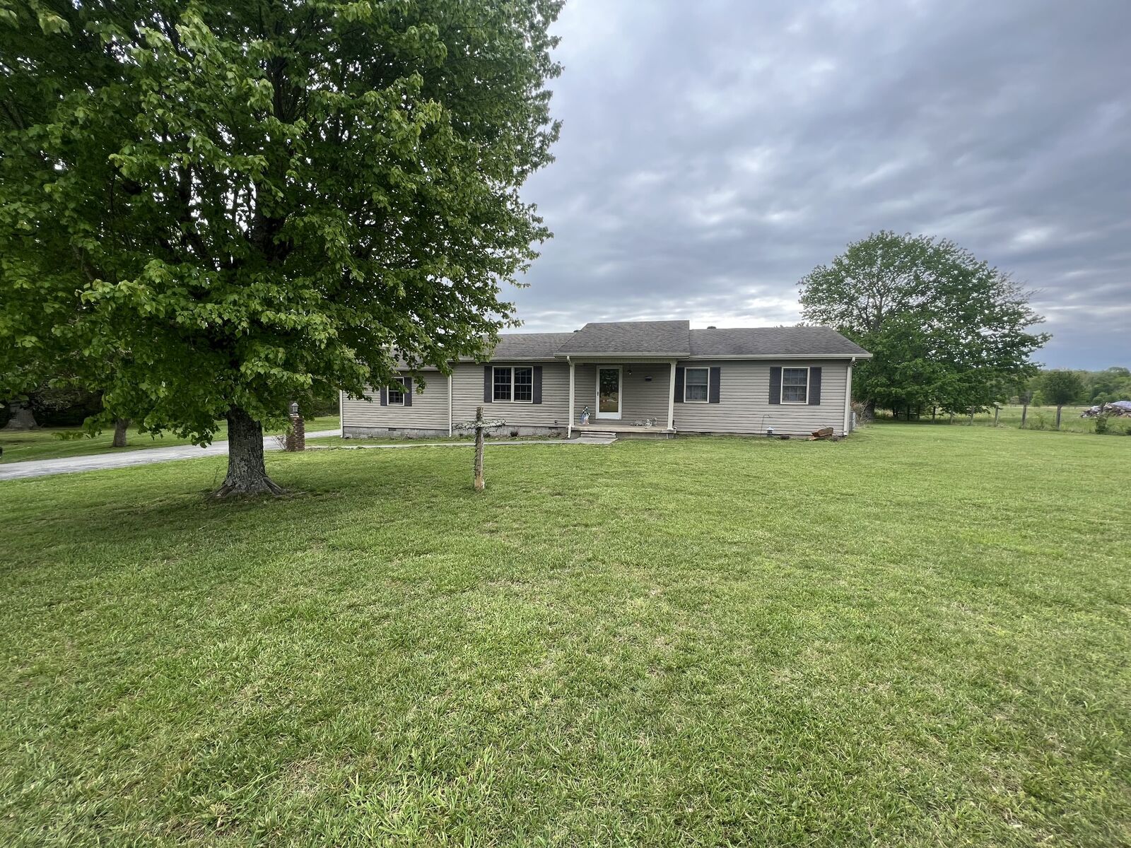 Property Photo:  520 Castle St  TN 37110 