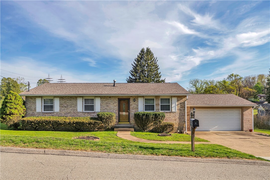 Property Photo: 220 Hamilton Dr PA 15235