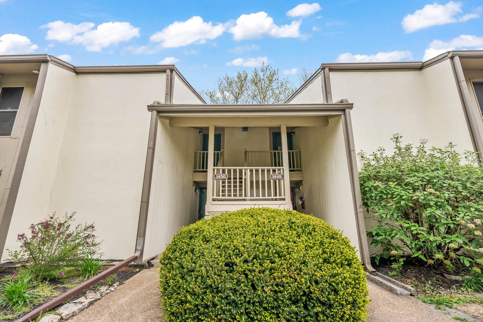 Property Photo: 1450 Cliff Court OH 43204