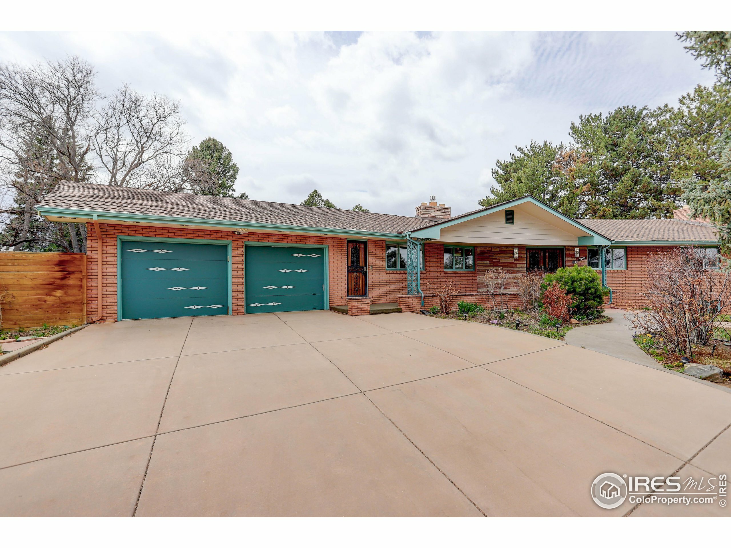 Property Photo:  2745 Grinnell Dr  CO 80503 