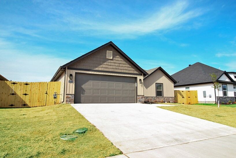 Property Photo:  1050 Monarch  AR 72719 