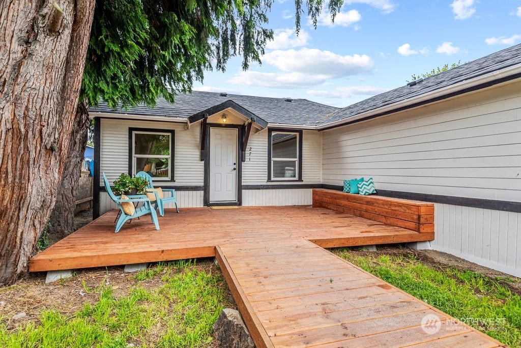 Property Photo:  271 24th Avenue  WA 98632 