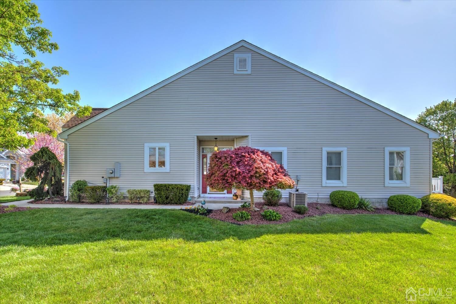 Property Photo:  7 Birmingham Lane  NJ 08831 