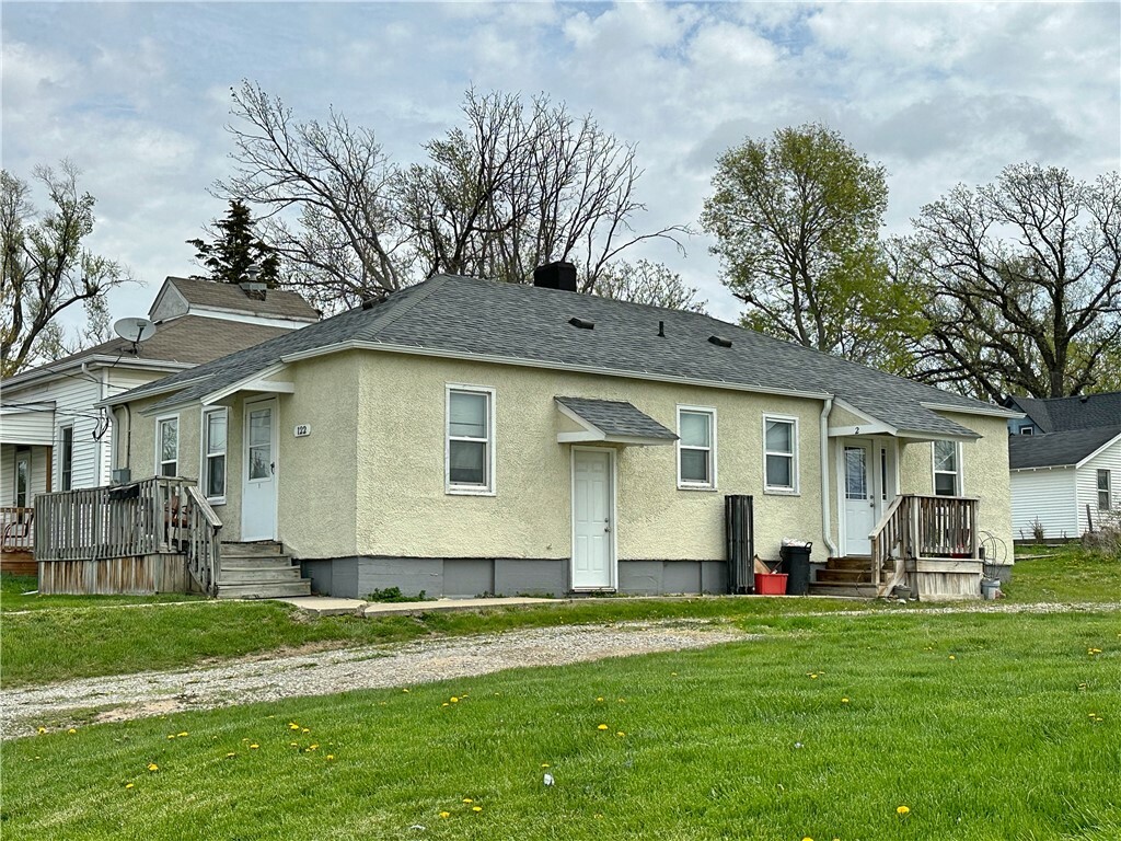 Property Photo:  122 W 10th Street N  IA 50208 