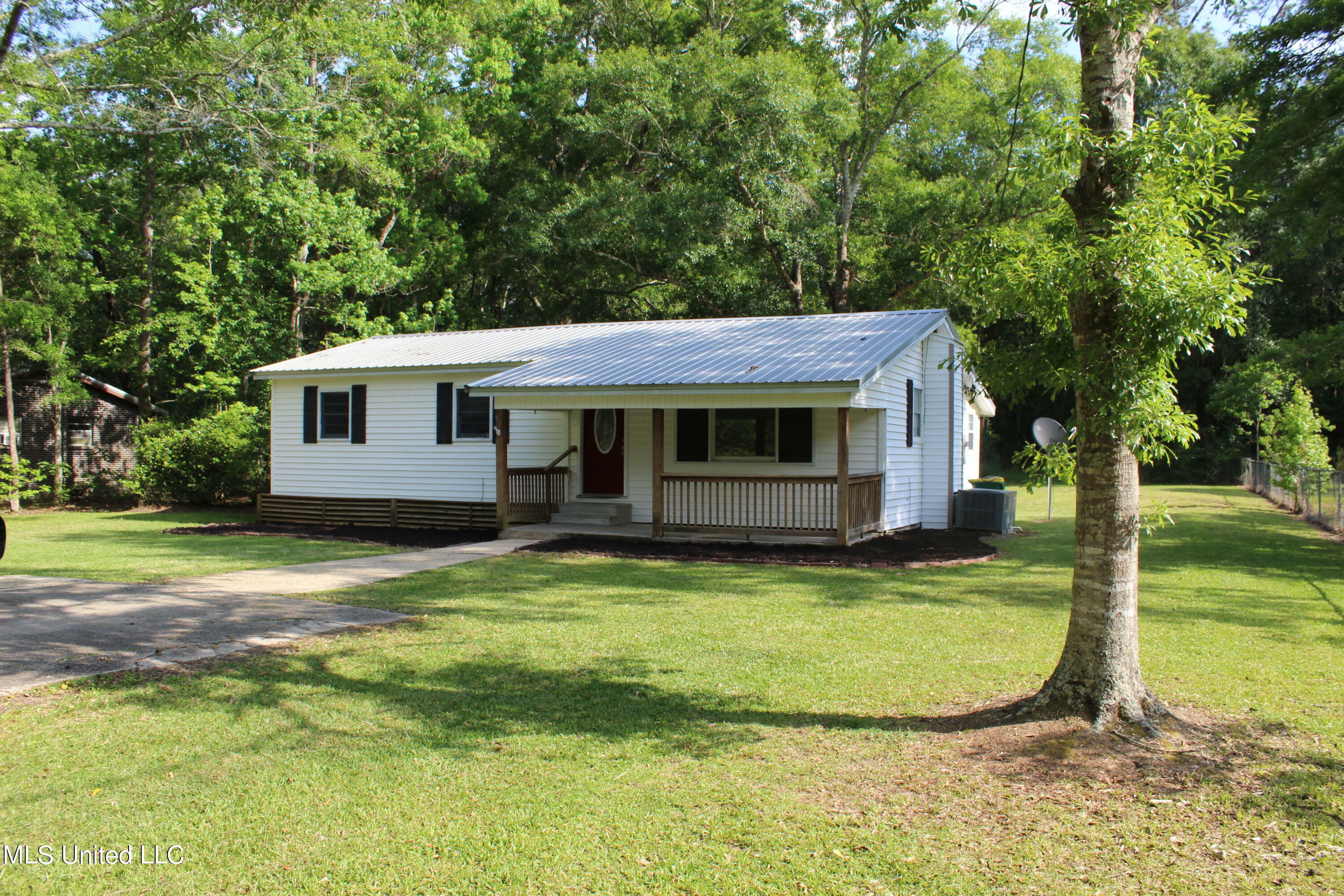 Property Photo:  3808 Fieldworth Road  MS 39562 