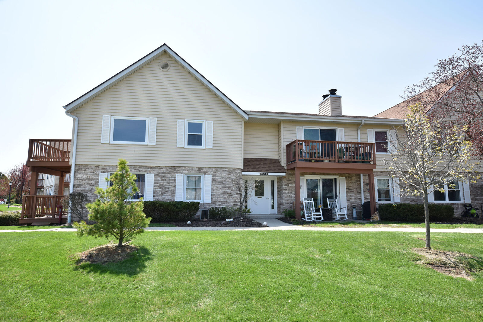 Property Photo:  10635 N Ivy Ct  WI 53092 