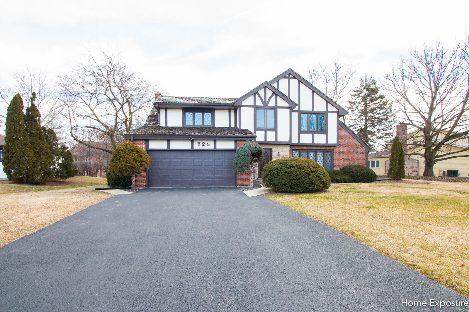 Property Photo:  2S725 Avenue Chateaux E  IL 60523 