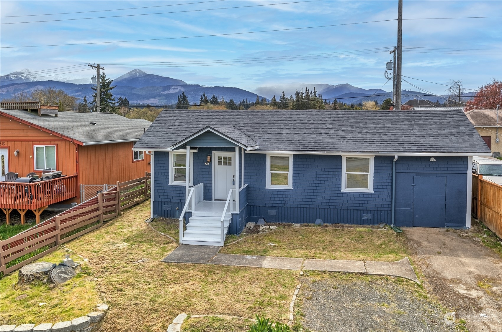 Property Photo:  732 W 5th Street  WA 98363 