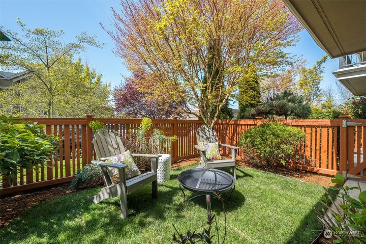Property Photo: 6532 42nd Avenue SW A WA 98136