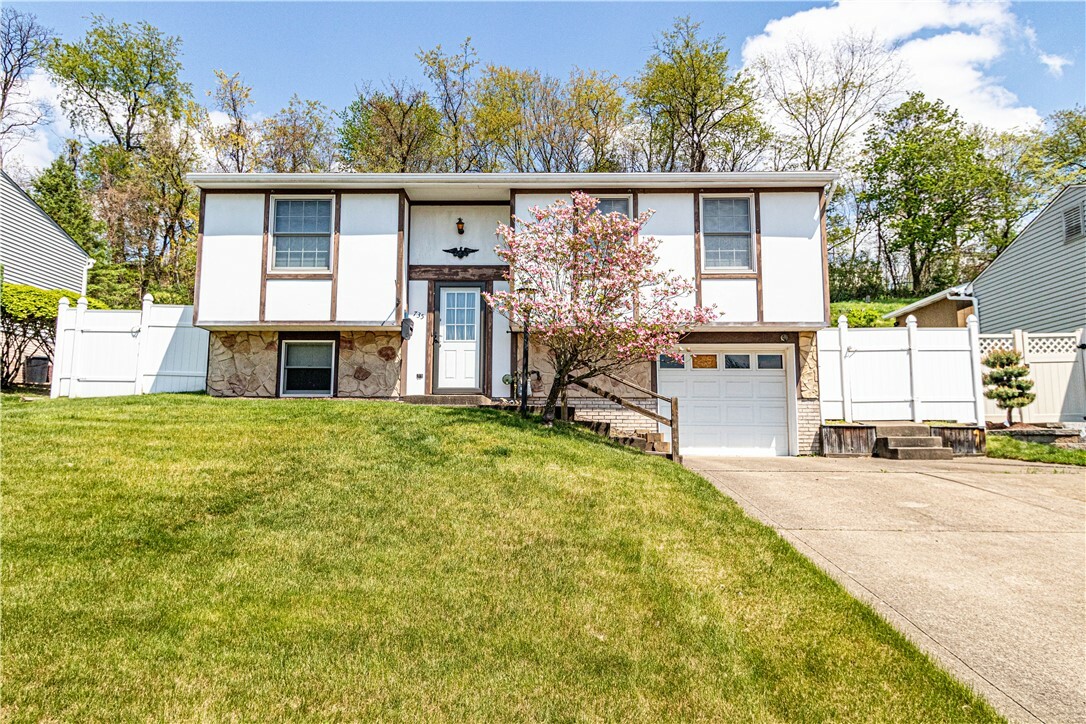 Property Photo:  735 Vanderbilt Dr  PA 15146 