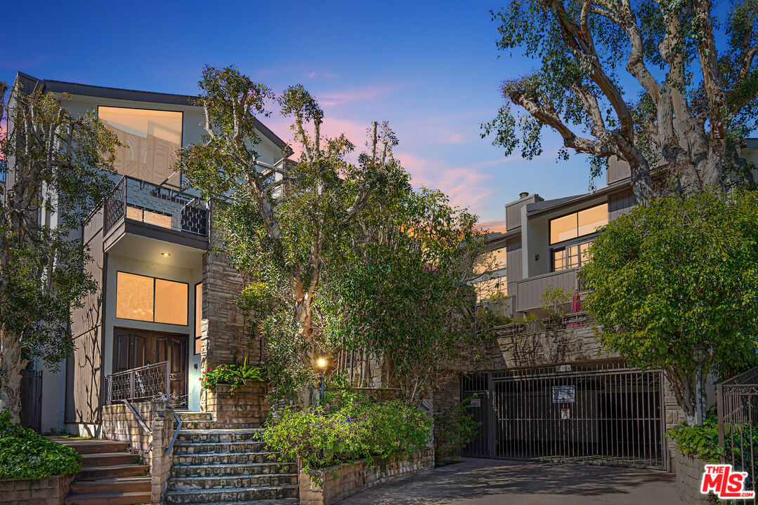 Property Photo: 16030 Moorpark St 7 CA 91436