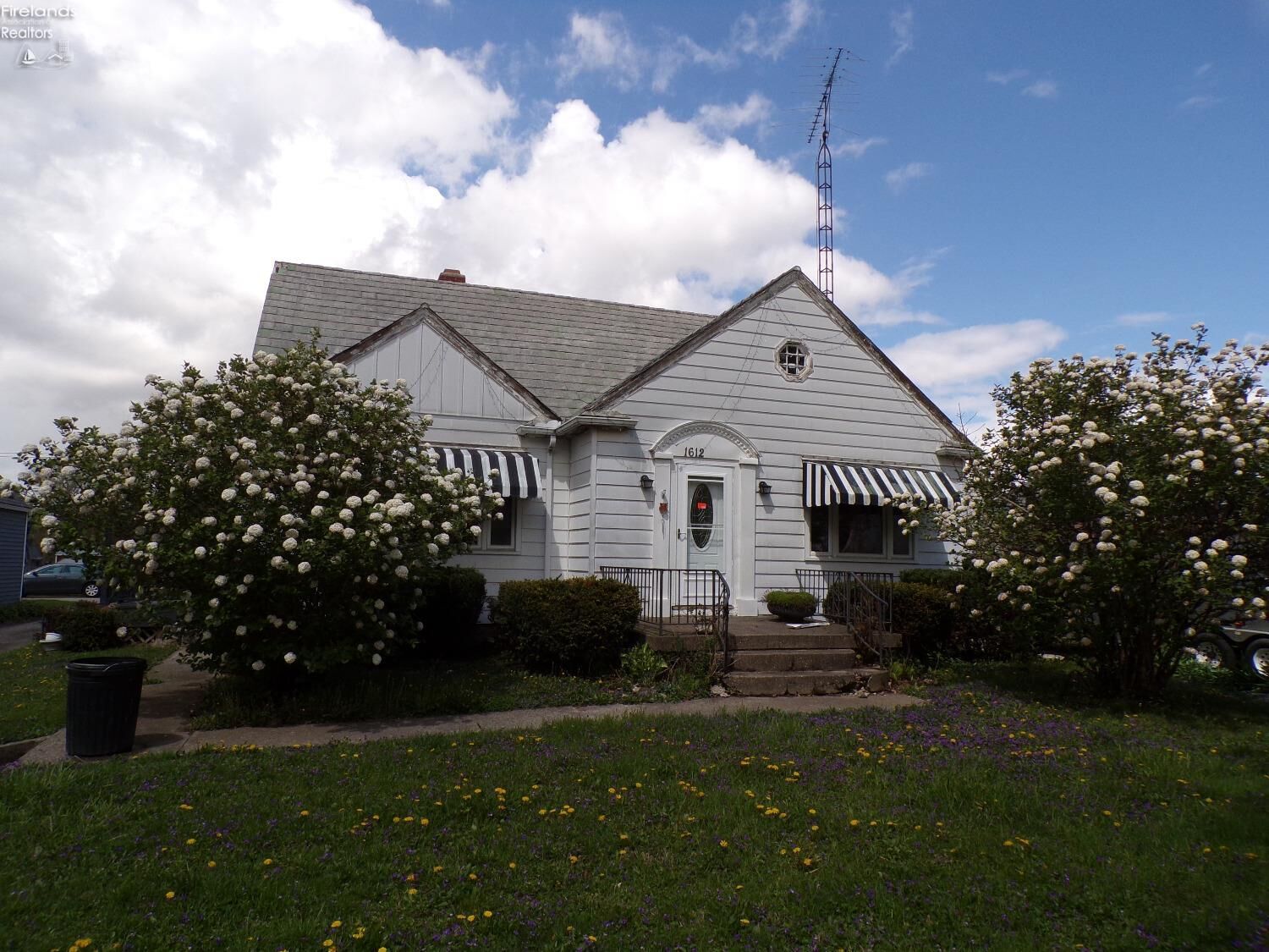 Property Photo:  1612 Napoleon  OH 43420 