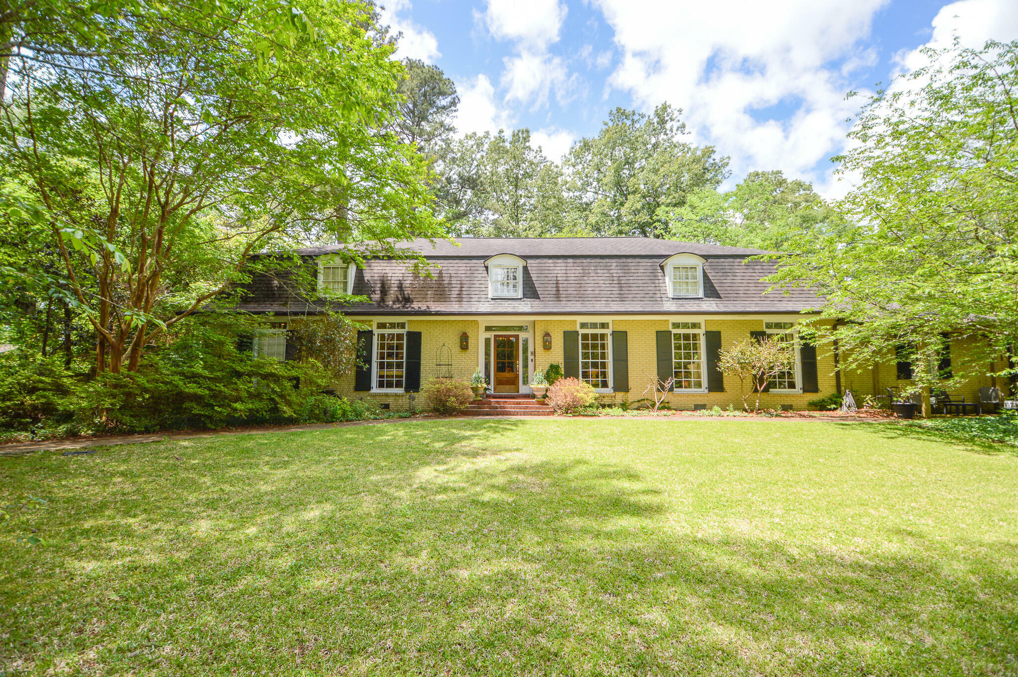 Property Photo:  1107 Robinhood Road  MS 39759 