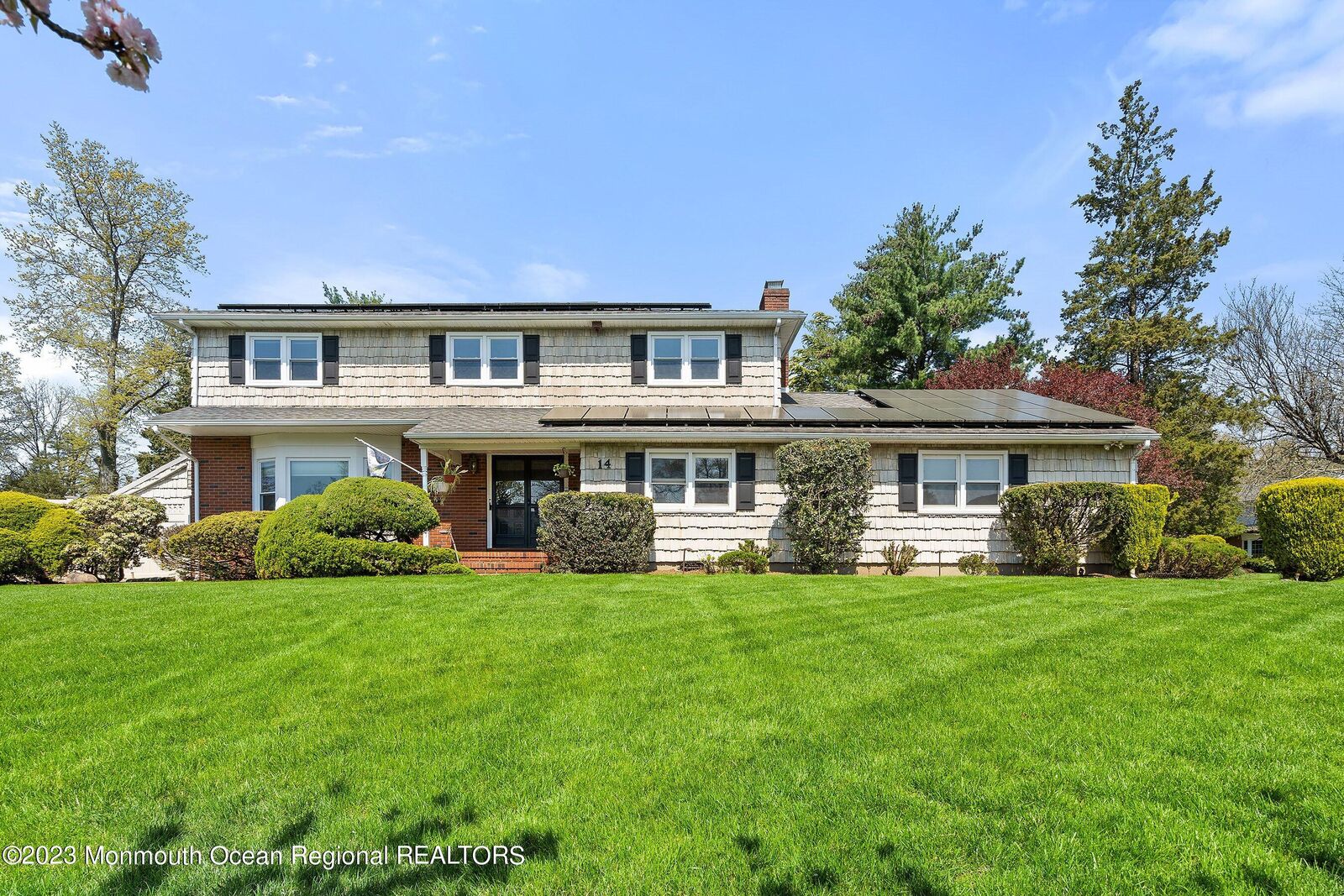 Property Photo:  14 Hickory Lane  NJ 08902 