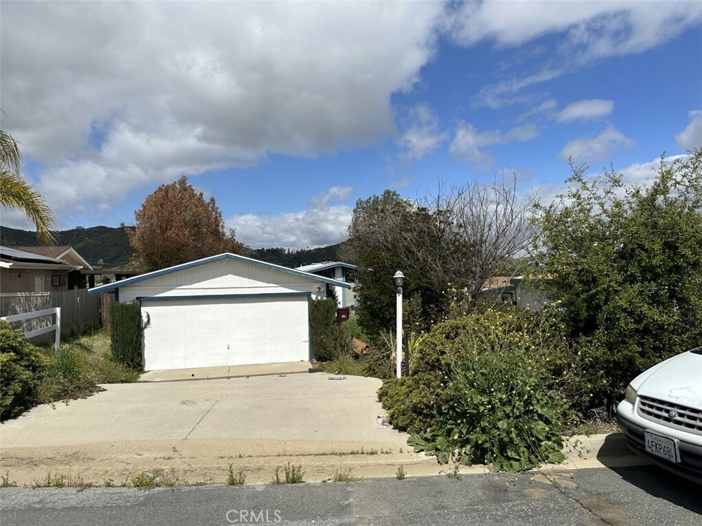 Property Photo:  24388 Wagon Wheel Lane  CA 92595 