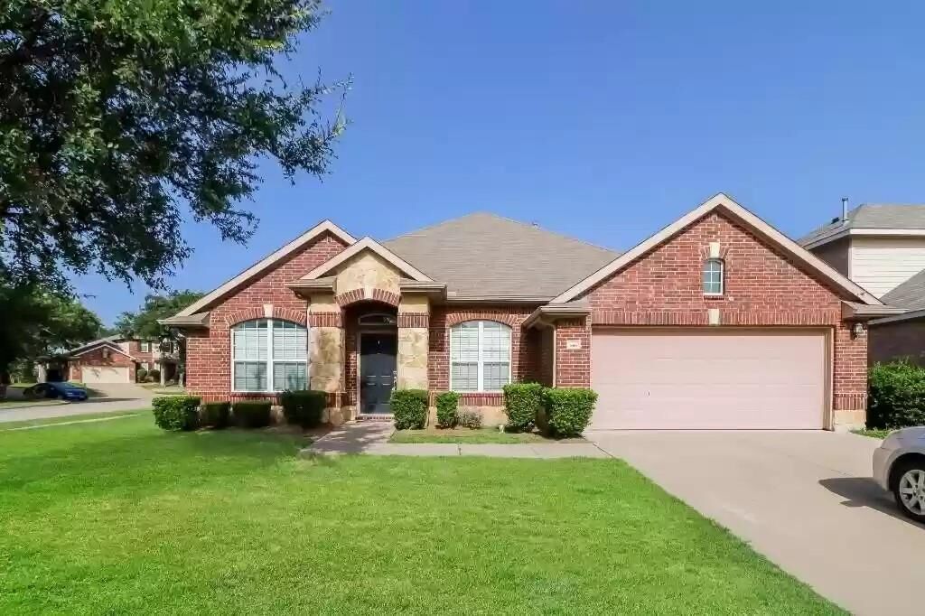 Property Photo: 9302 Marble Falls Drive TX 76002