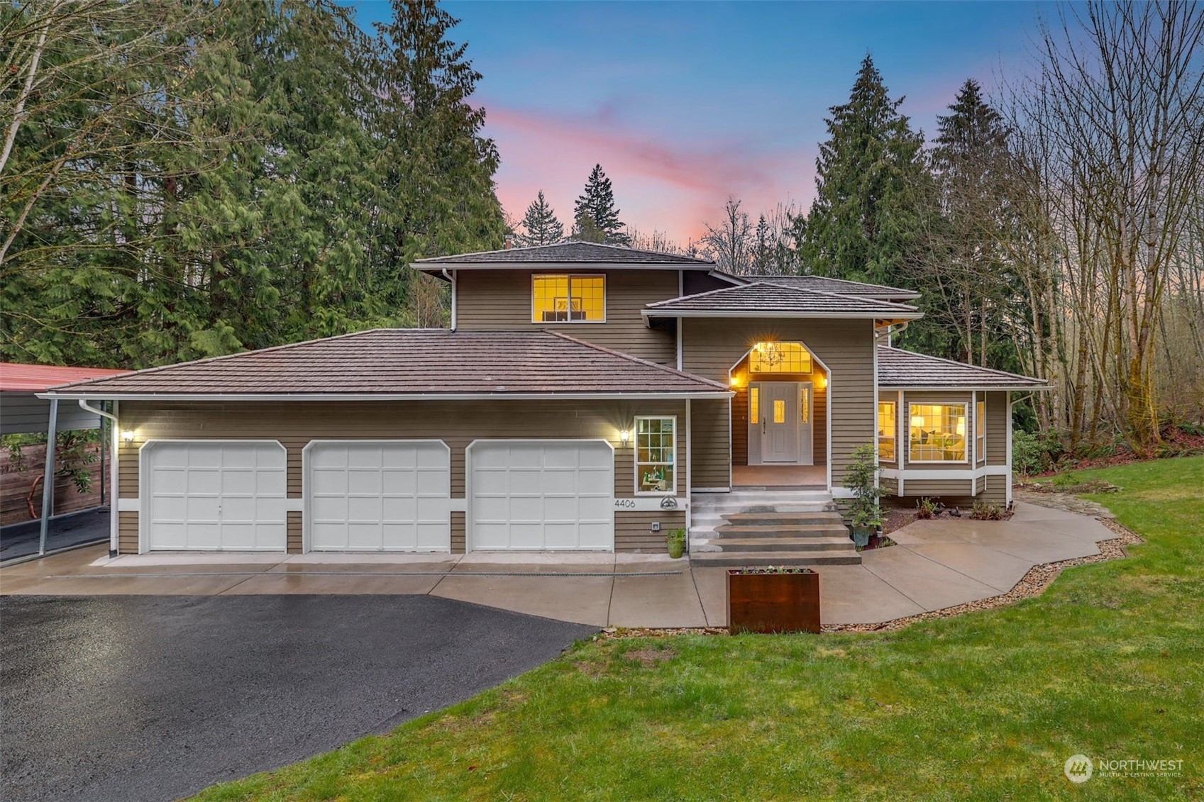 Property Photo:  4406 270th Avenue NE  WA 98053 