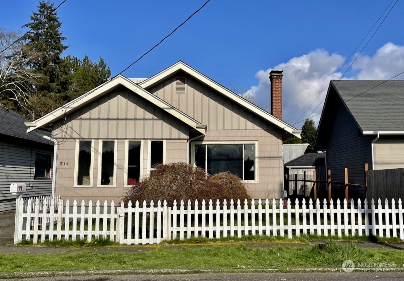 Property Photo:  314 Grant Street W  WA 98550 