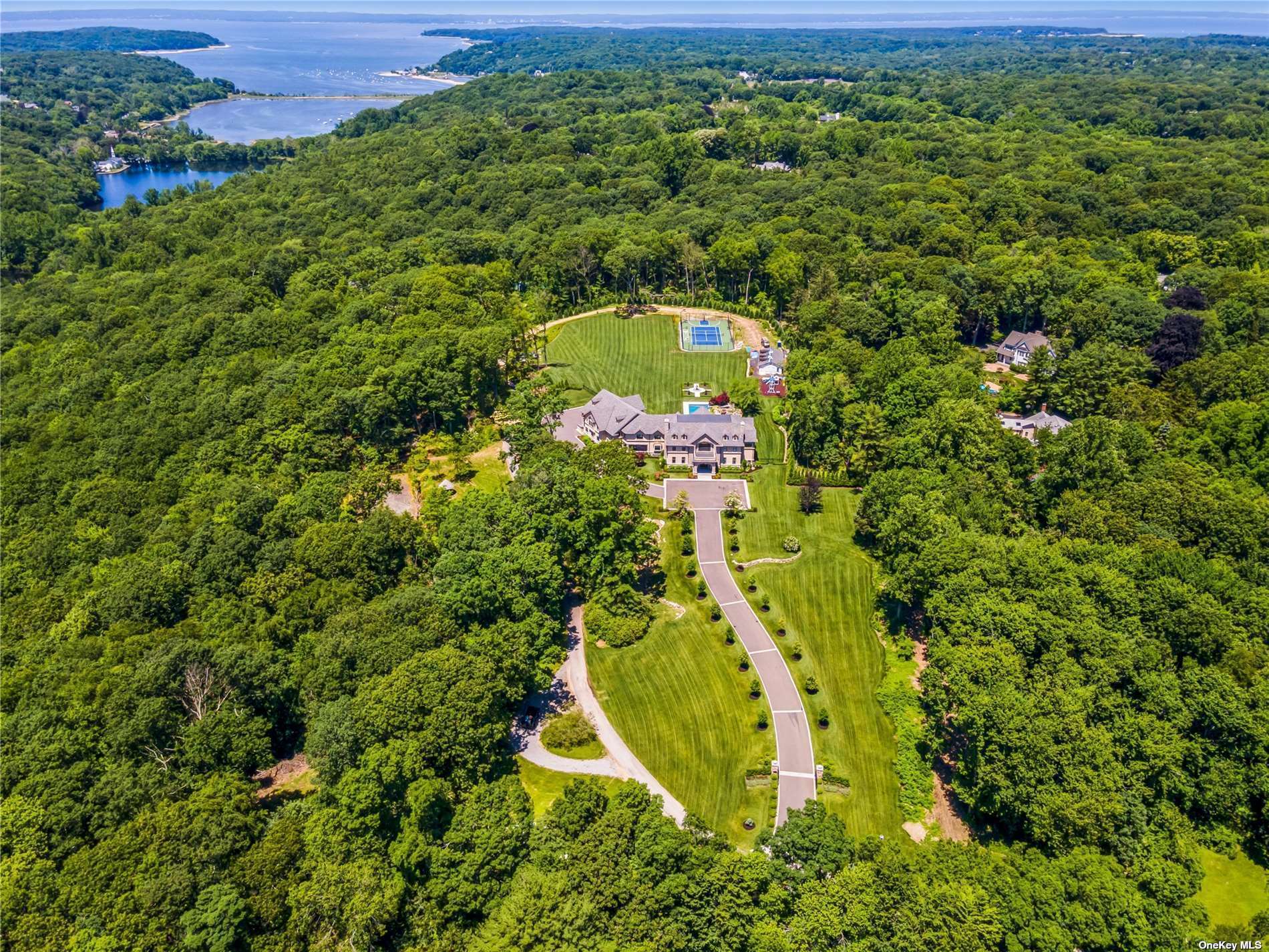 471 Woodbury Road  Cold Spring Harbor NY 11724 photo