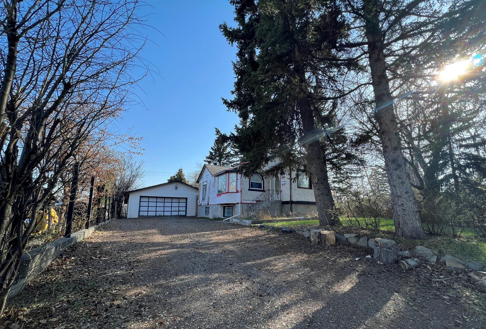 Property Photo: 2521 Dogwood Crescent SE AB T2B 1T4