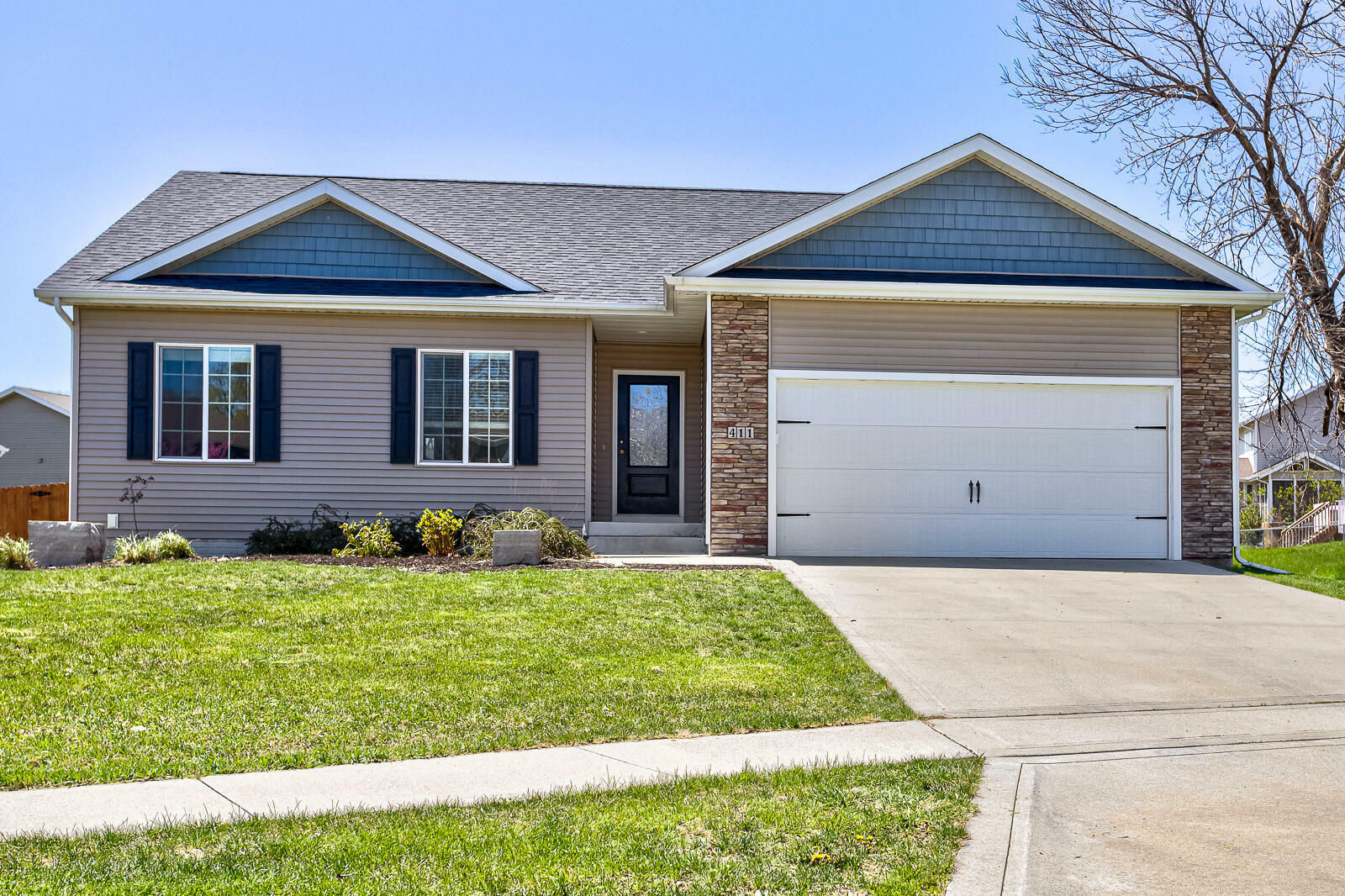 Property Photo:  411 Dotson Drive  IA 50014 