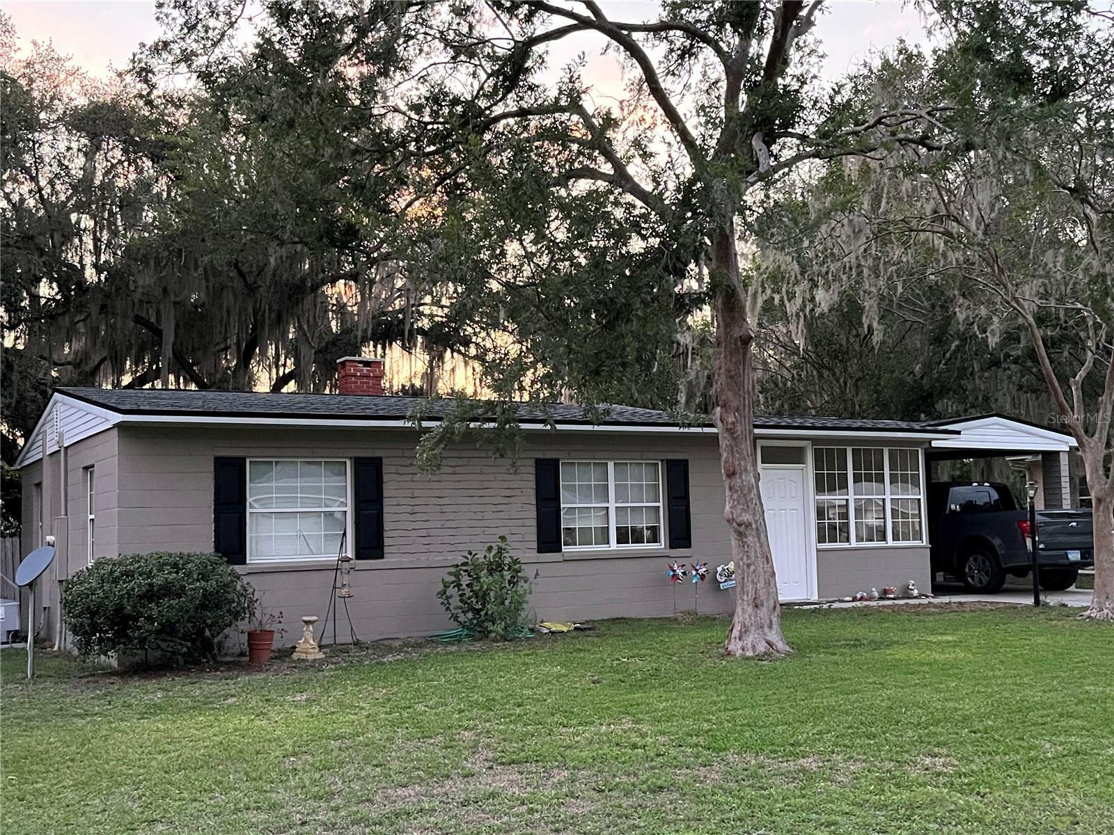 Property Photo:  805 Lee Street  FL 34748 