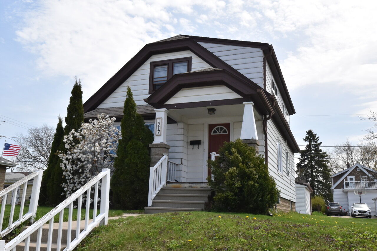 Property Photo: 1217 Marion Ave WI 53172
