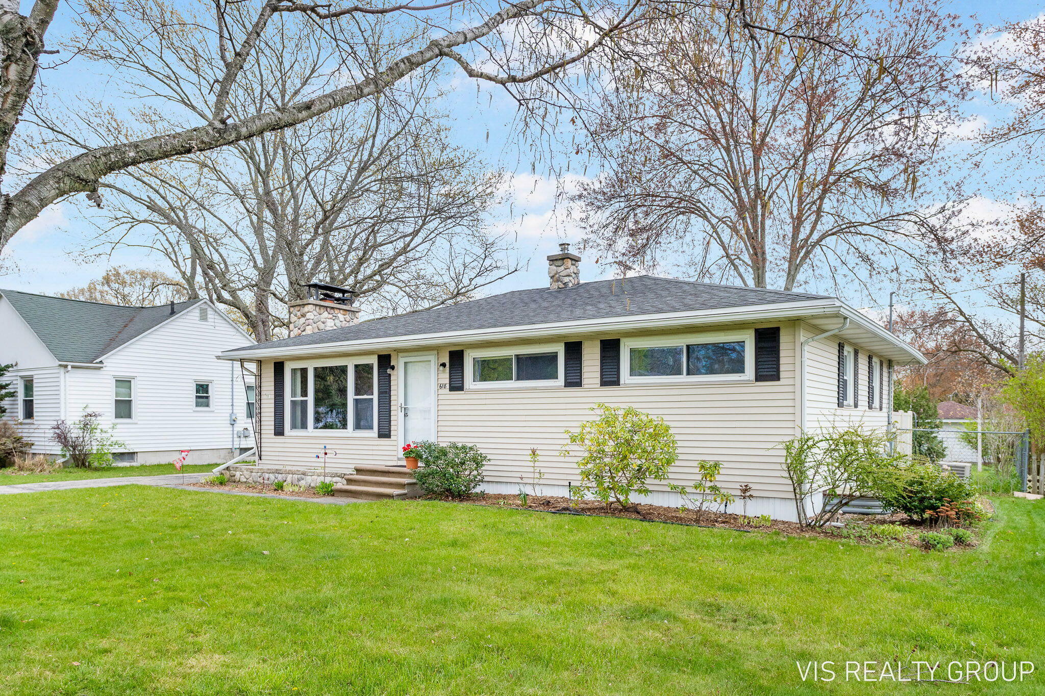 Property Photo:  618 Summer Street  MI 49456 