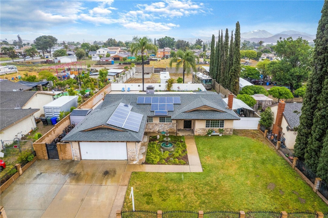 Property Photo:  11051 Spruce Avenue  CA 92316 