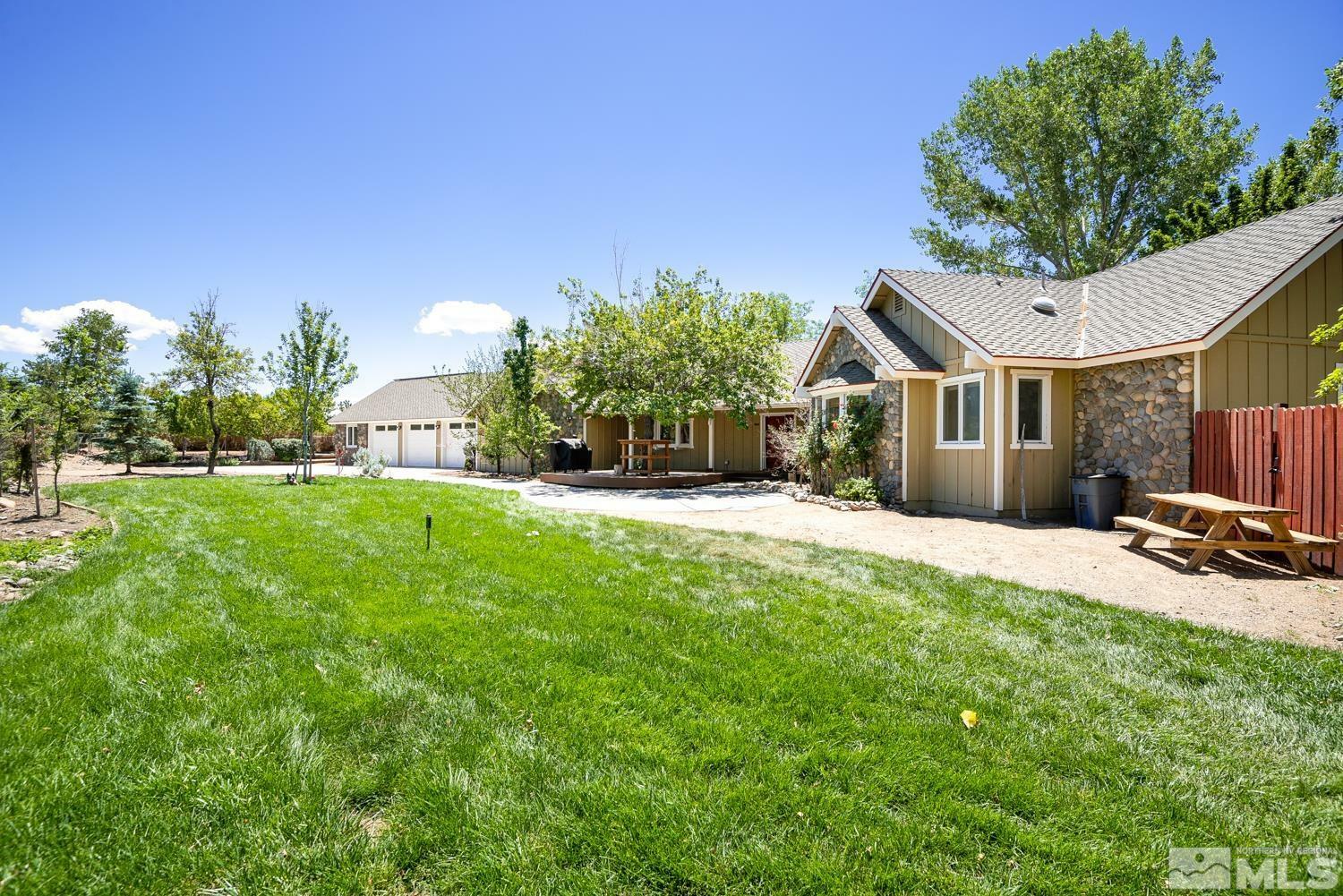 1097 Meadowlark Cir  Gardnerville NV 89460-7540 photo