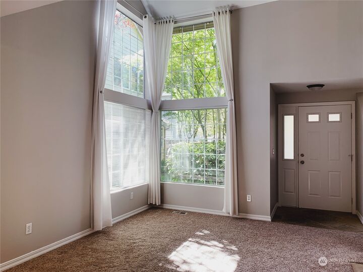 Property Photo: 8022 118th Court NE 5 WA 98033