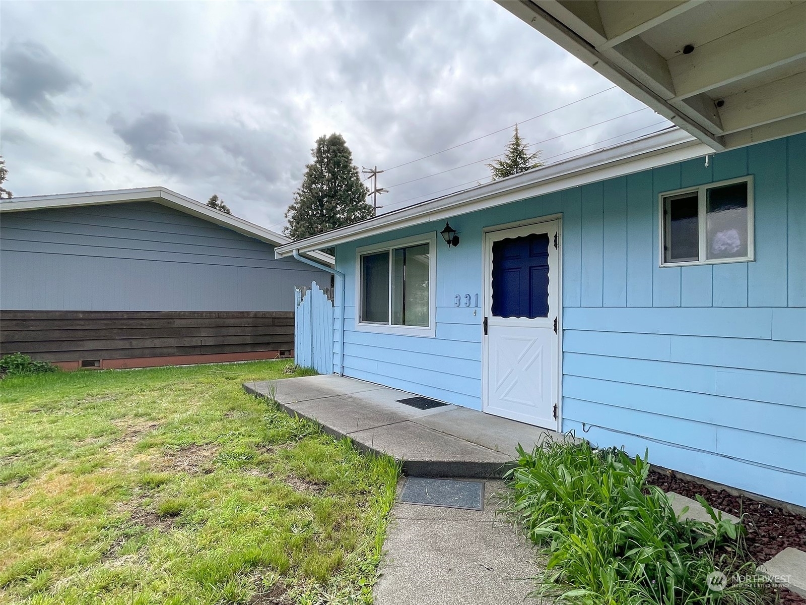 Property Photo:  331 333 N Matriotti Avenue  WA 98382 