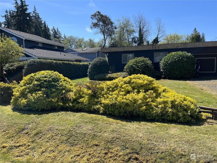 Property Photo:  9112 218th Street SW  WA 98026 