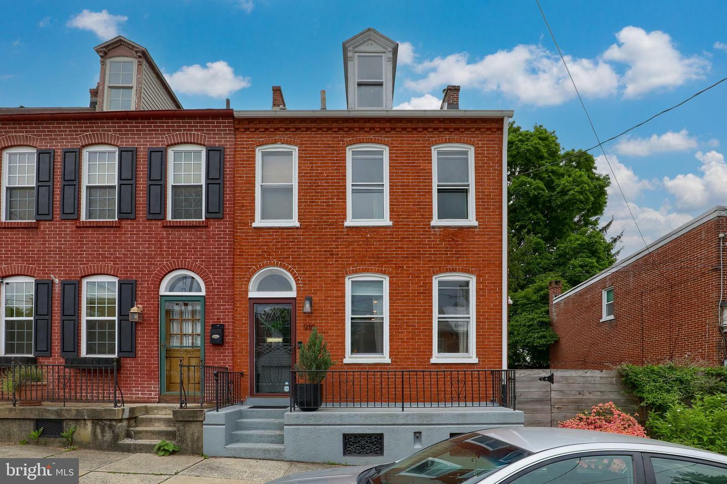 Property Photo:  910 Saint Joseph Street  PA 17603 