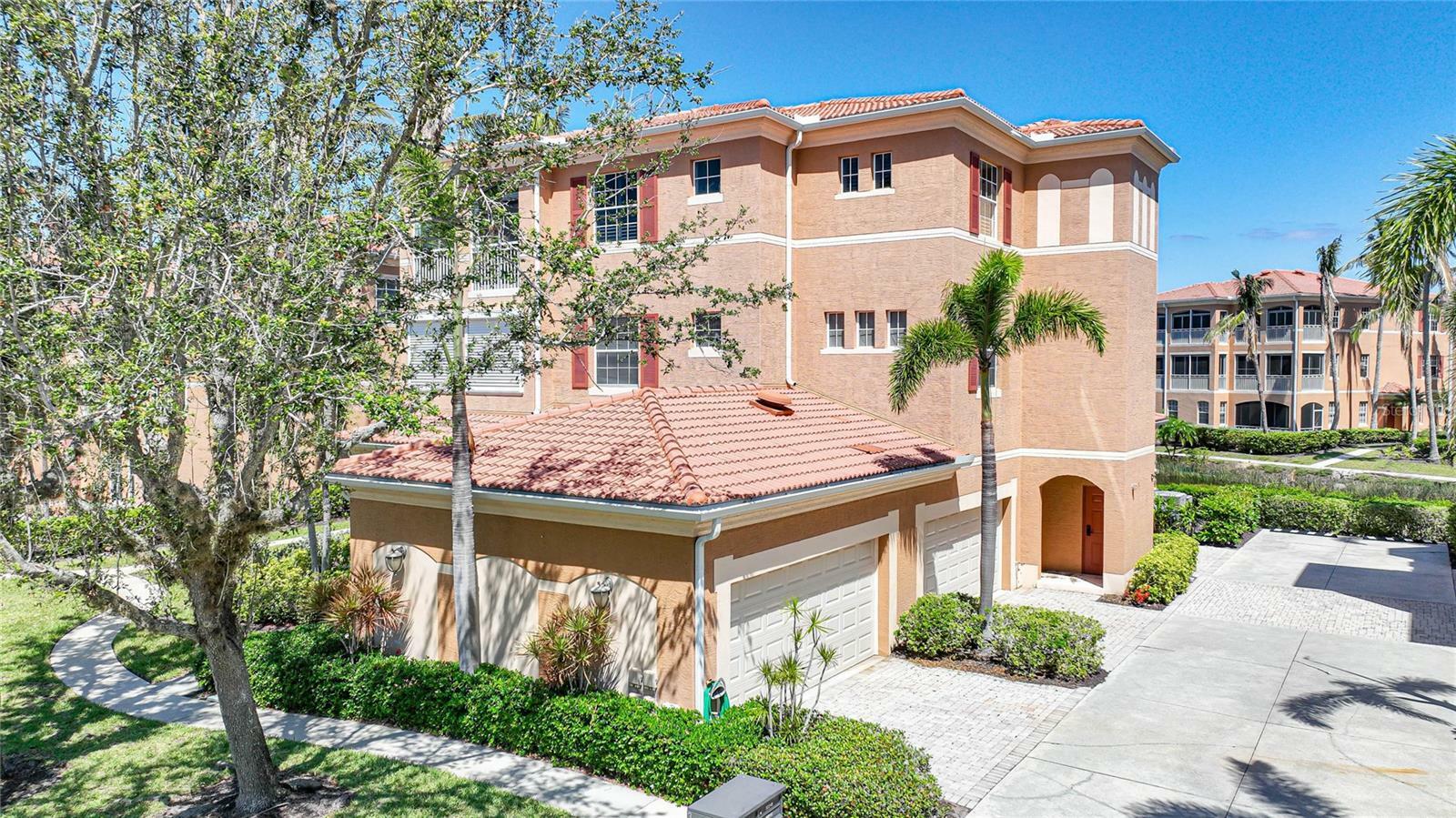 Property Photo:  3228 Sunset Key Circle 101  FL 33955 