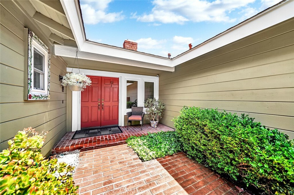 Property Photo:  514 Sycamore Avenue  CA 92831 