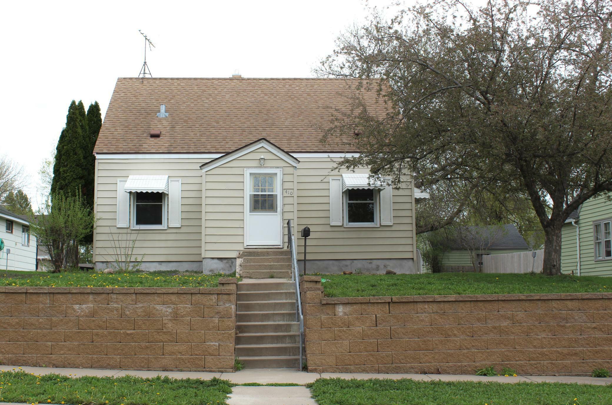 Property Photo:  410 2nd Avenue NW  MN 55313 